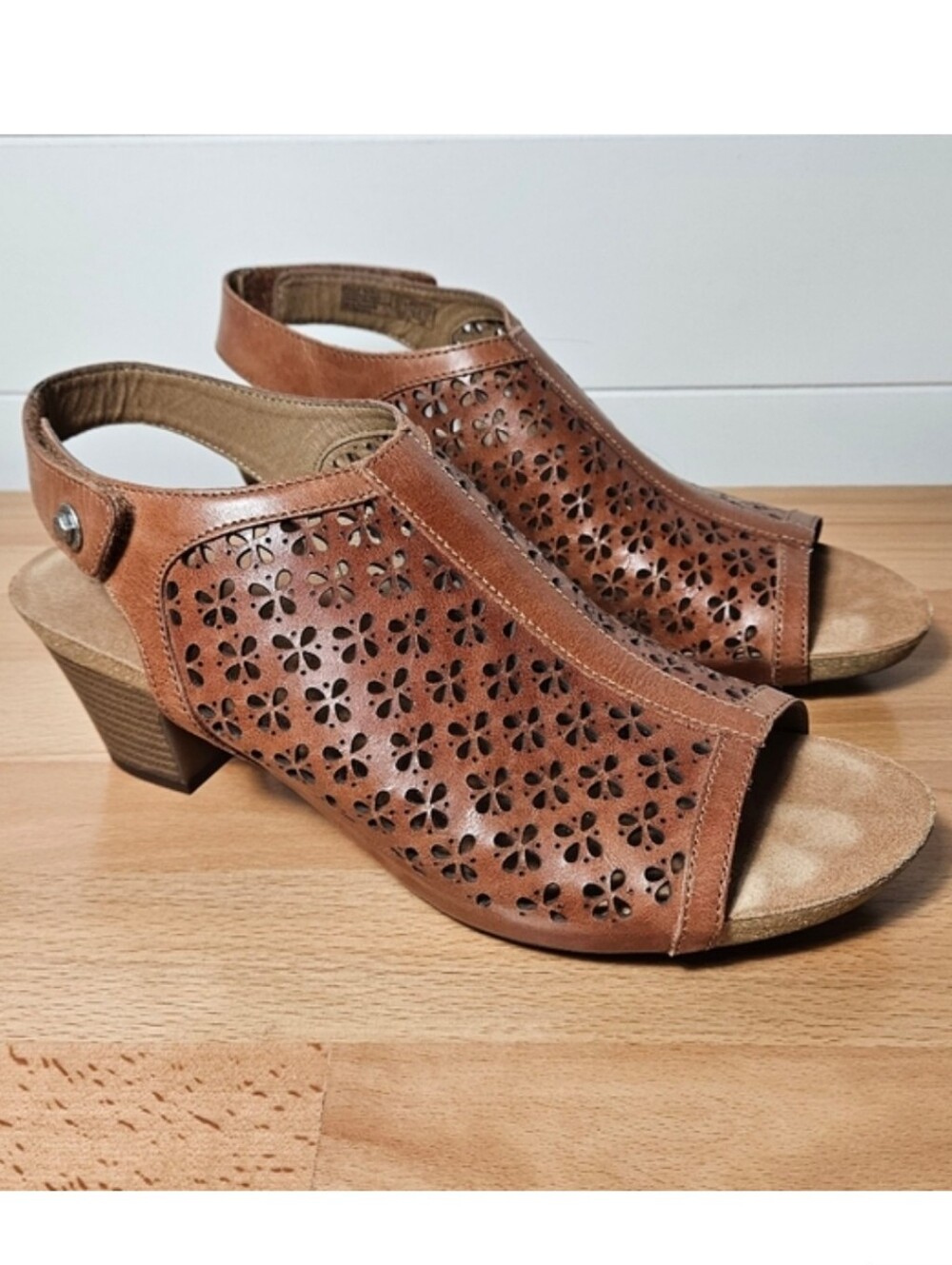 Josef Seibel Ruth 33 Cutout Slingback Leather Sandal